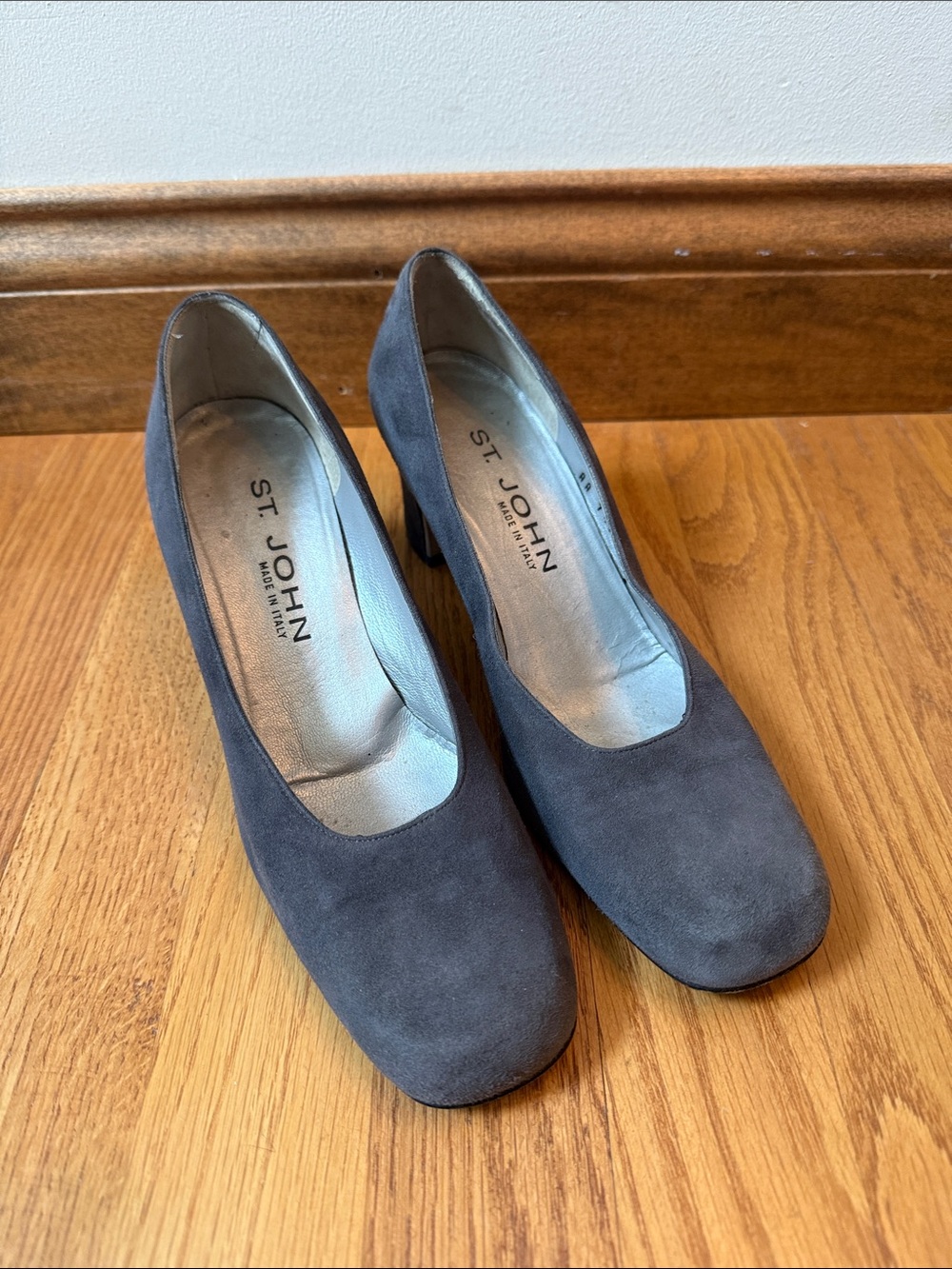 St. John Suede Heels Made in Italy Narrow Gray Vintage Size 7.5 AA